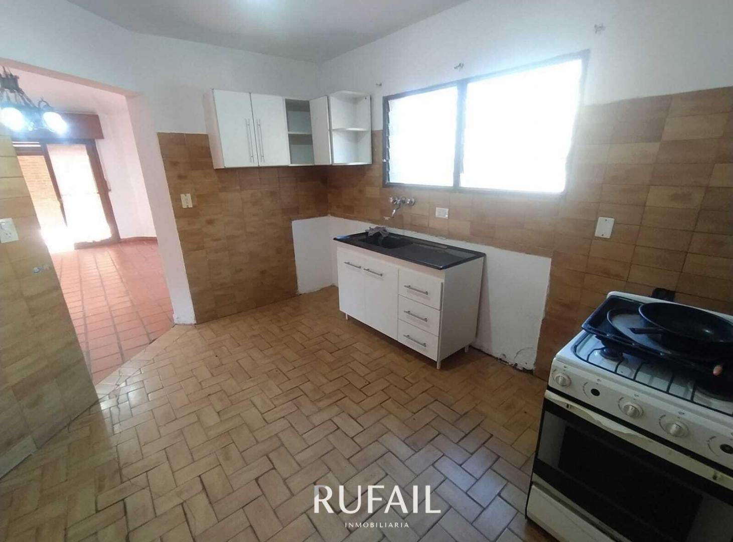 Foto de CASA EN VILLA CARLOS PAZ. 4 DORMITORIOS. COCHERA. AMPLIO Y LUMINOSO, imagen 2