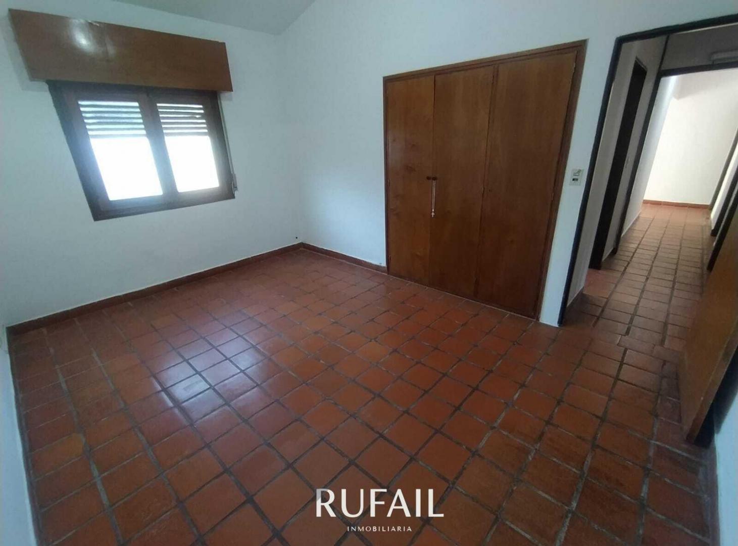 Foto de CASA EN VILLA CARLOS PAZ. 4 DORMITORIOS. COCHERA. AMPLIO Y LUMINOSO, imagen 4