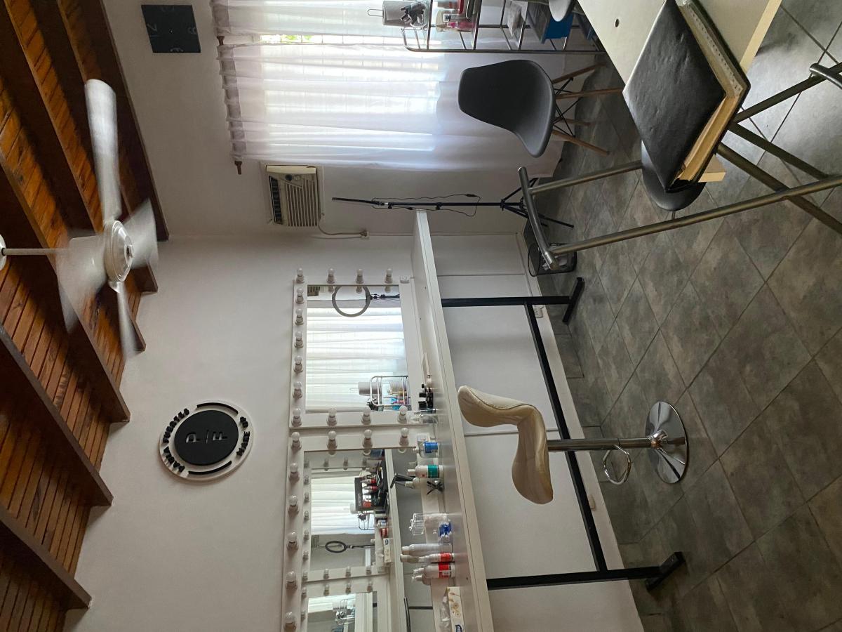 Foto de HERMOSO CHALET EN ESQUINA MAS GALPÓN A LA VENTA A UNA CUADRA DE H, imagen 3