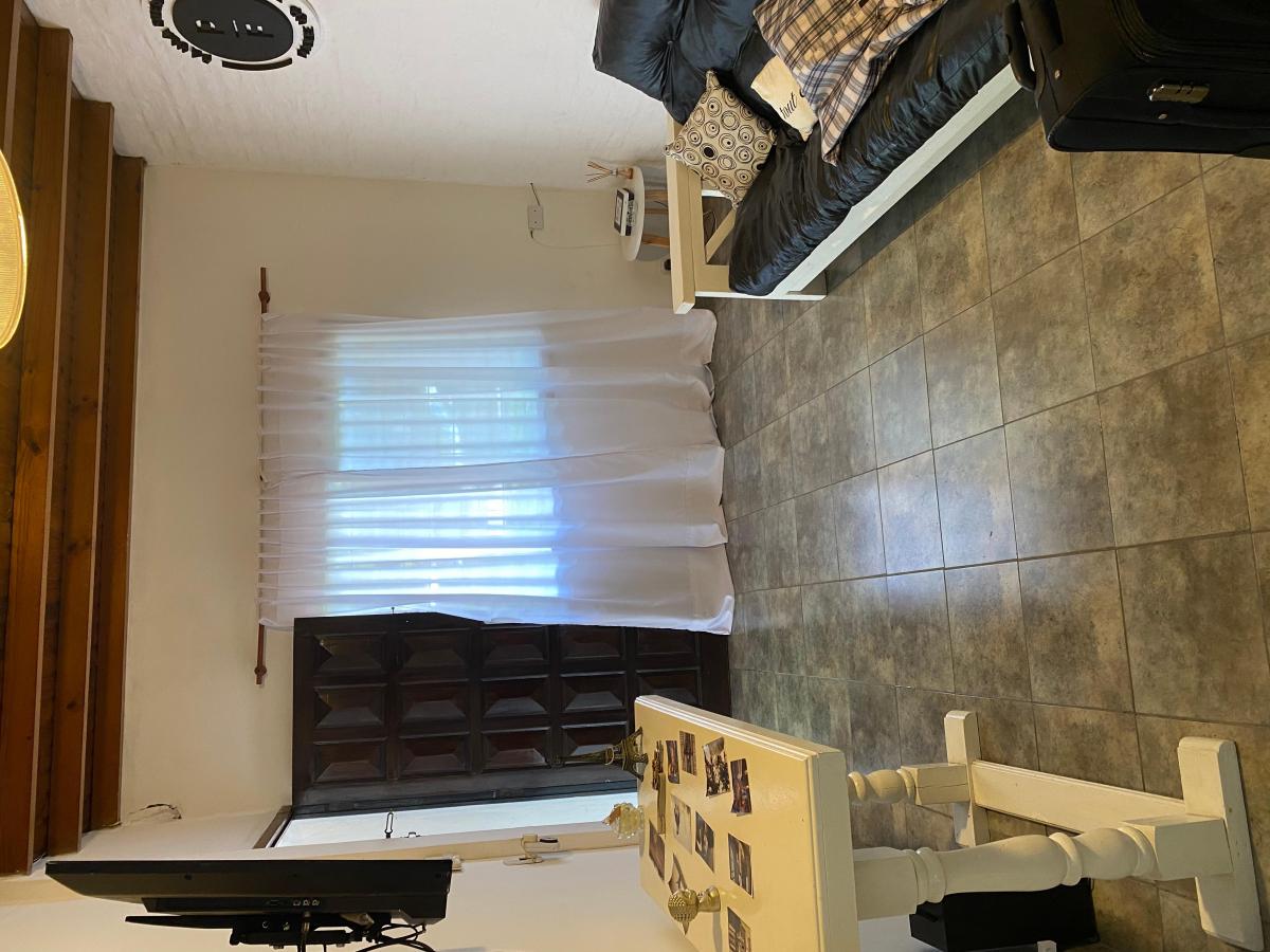 HERMOSO CHALET EN ESQUINA MAS GALPÓN A LA VENTA  A UNA CUADRA DE H. YRIGOYEN.