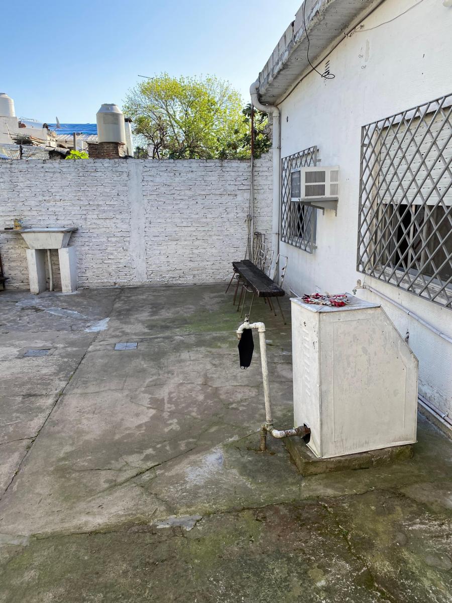 Oportunidad de Compra Para Inversores. Dos Locales con Terraza + Fondo Libre 3