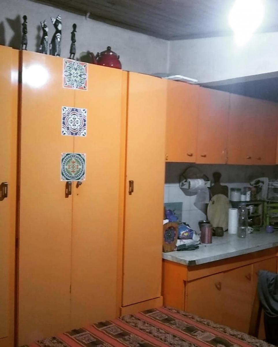 Excelente Oportunidad Para Inversores: 2 Casas C/ Garaje + Galpon en Venta 4