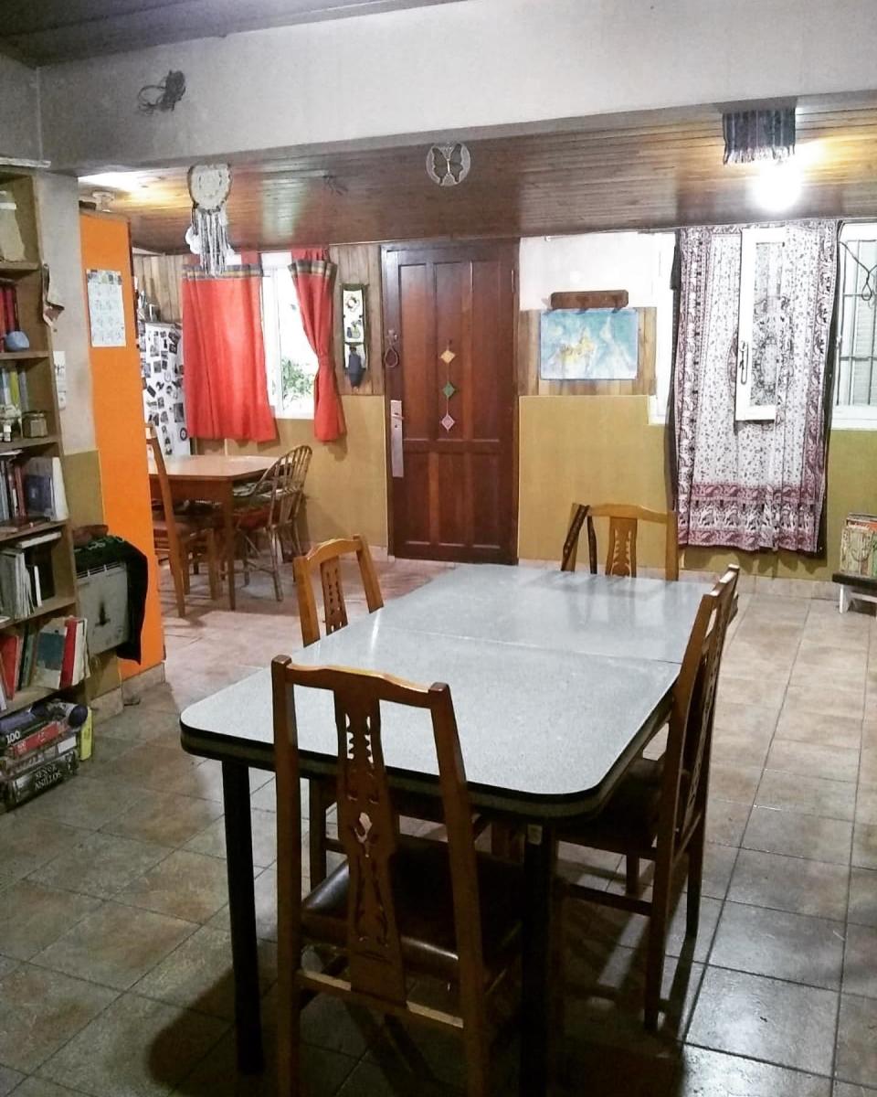 Excelente Oportunidad Para Inversores: 2 Casas C/ Garaje + Galpon en Venta 3