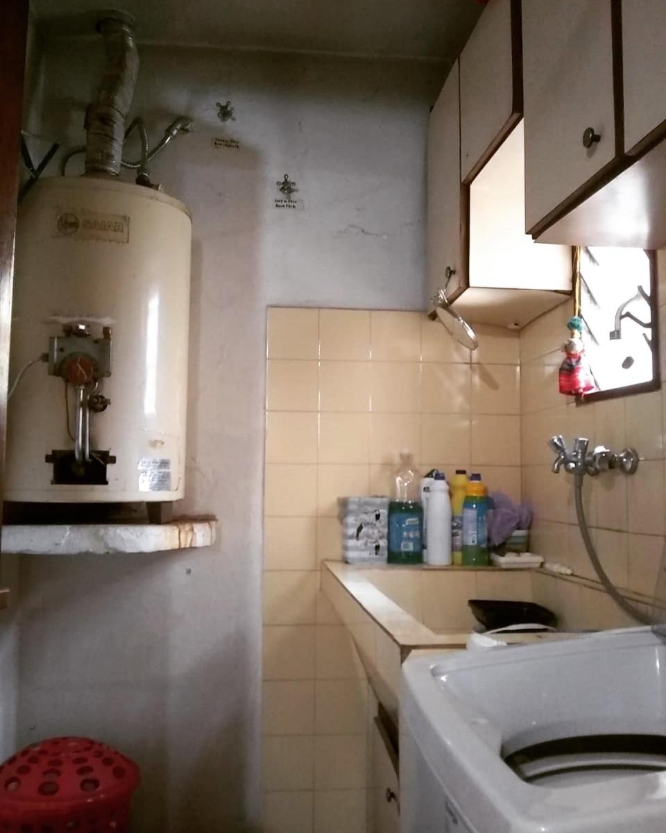 Excelente Oportunidad Para Inversores: 2 Casas C/ Garaje + Galpon en Venta 1
