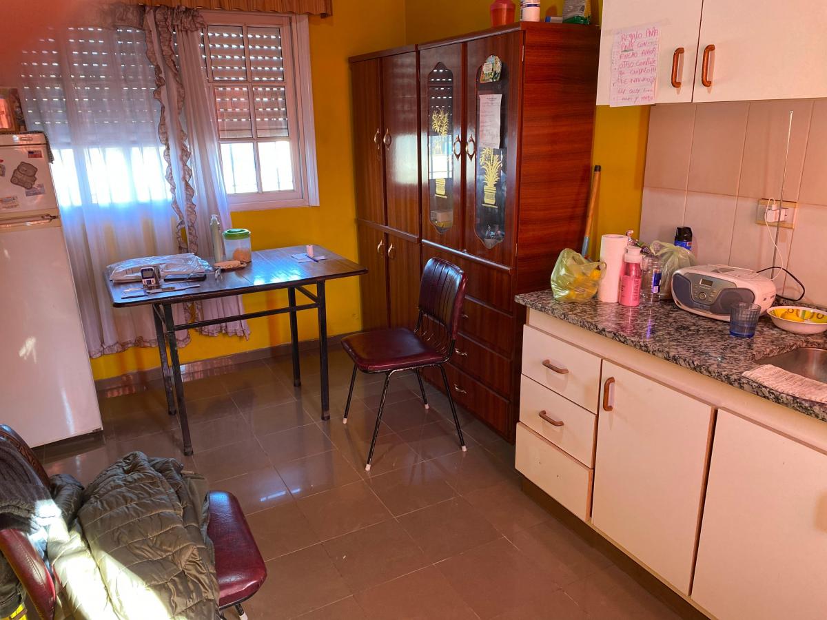 Nuevo Precio: Oportunidad de Compra en La Zona de Burzaco. Ideal Tres Familias 5