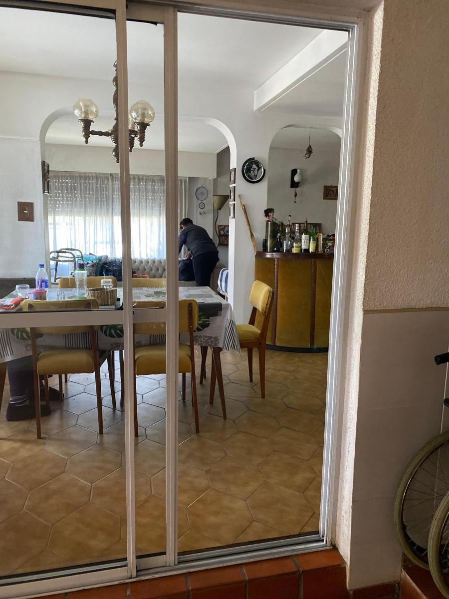 Se Vende y Acepta Permuta: Casa en Esquina en Lomas de Zamora 2