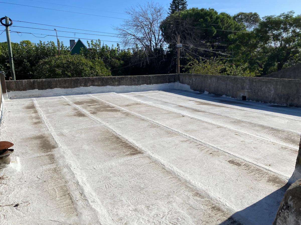Casa con 304 m² en venta con 2 habitaciónes y galpón en Lomas de Zamora