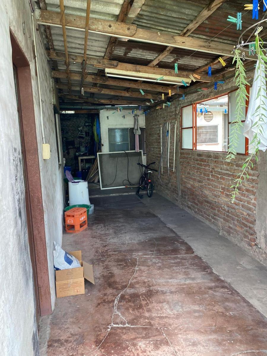 Vendo Casa Ideal Para Tres Familias en Lomas de Zamora 2