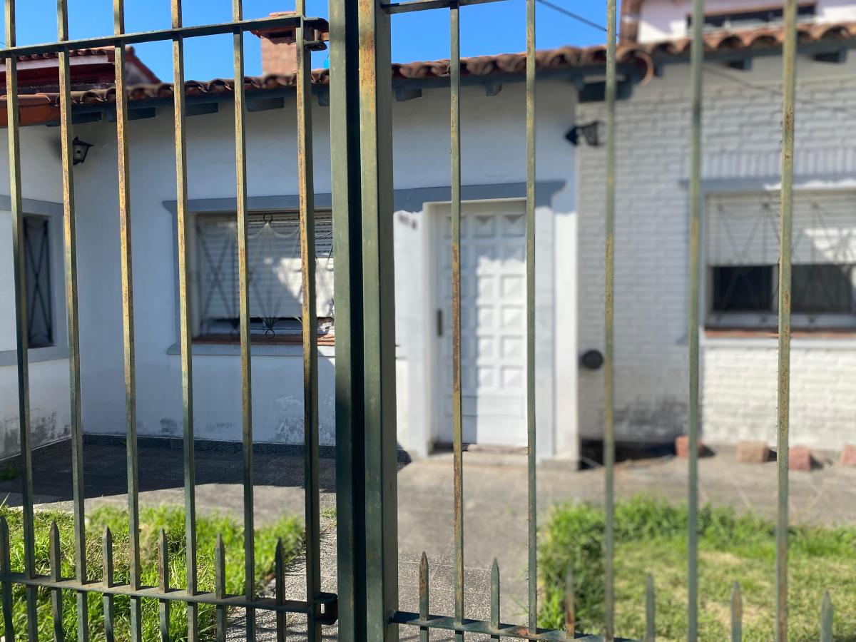 VENDO HERMOSA CASA EN LOMAS DE ZAMORA