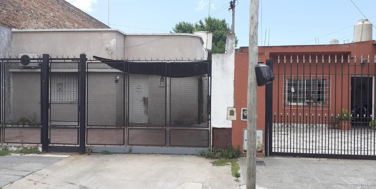VENDO HERMOSA PROPIEDAD CON PILETA EN REMEDIOS DE ESCALADA