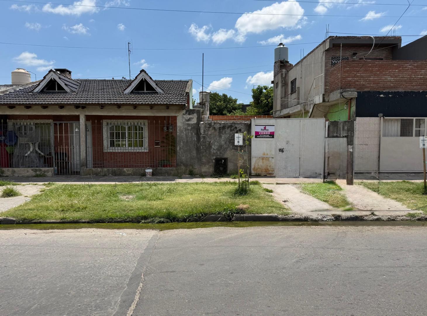 3 CASAS EN VENTA SOBRE EL MISMO LOTE EN LOMAS DE ZAMORA