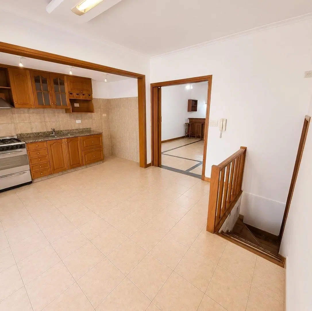 Casa de 350 m² con 3 dormitorios en alquiler en Lomas de Zamora 5