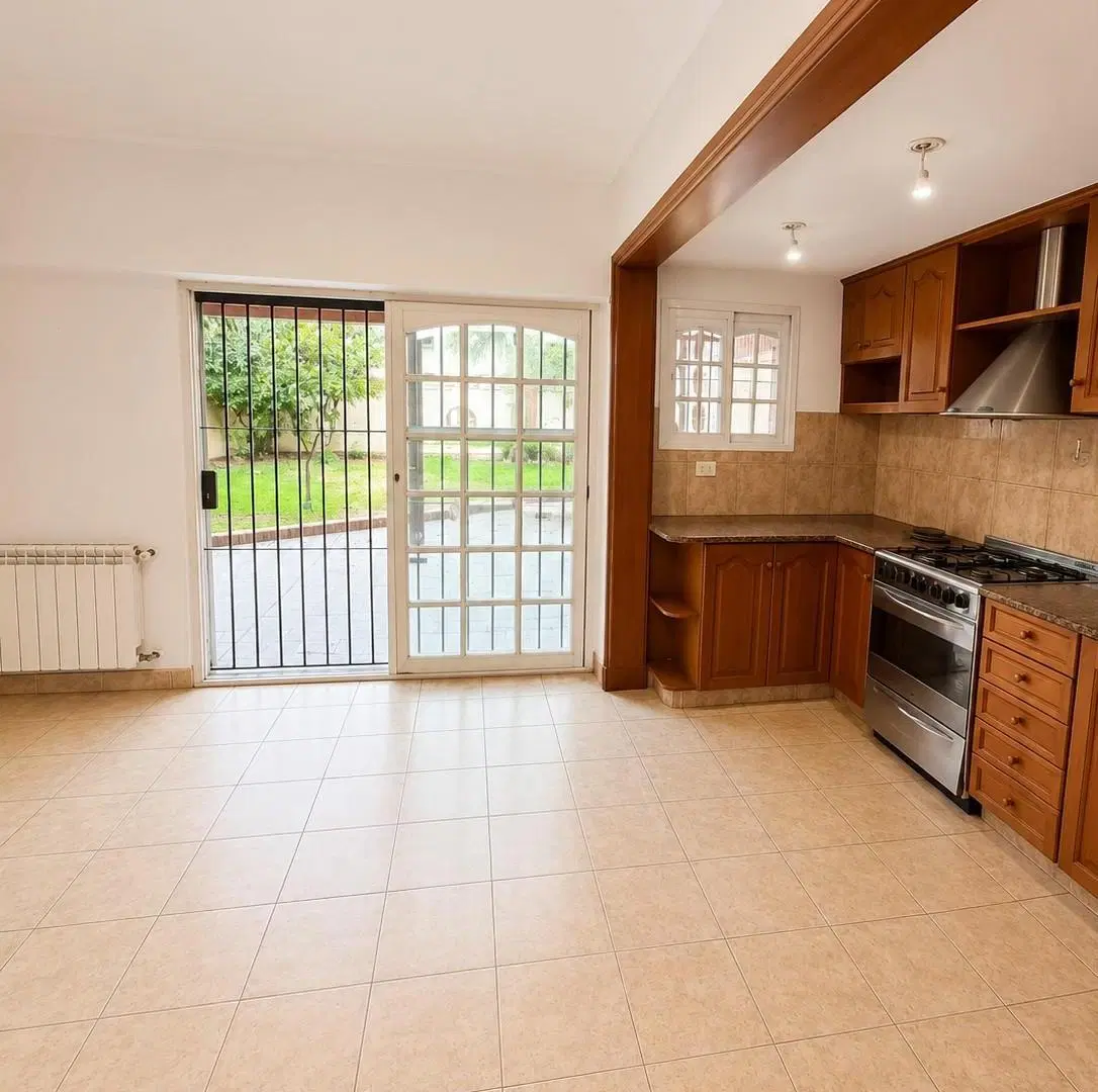 Casa de 350 m² con 3 dormitorios en alquiler en Lomas de Zamora 8