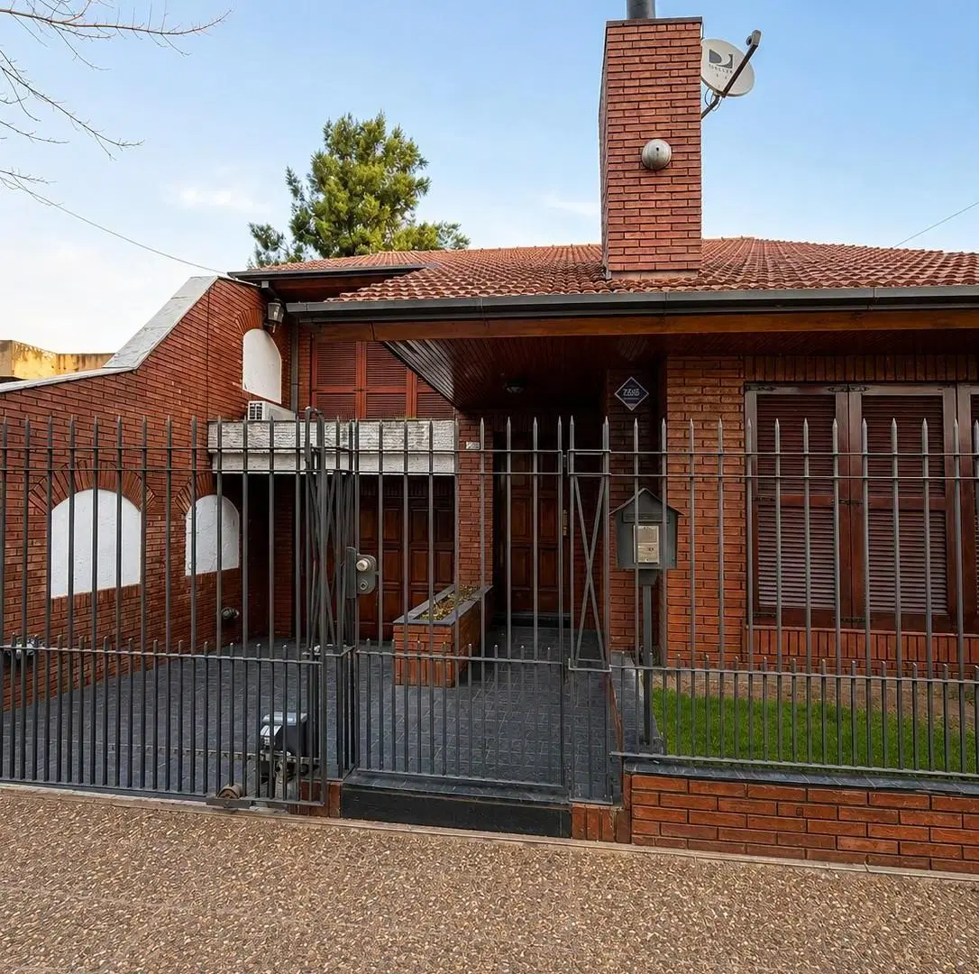 Casa de 350 m² con 3 dormitorios en alquiler en Lomas de Zamora 2