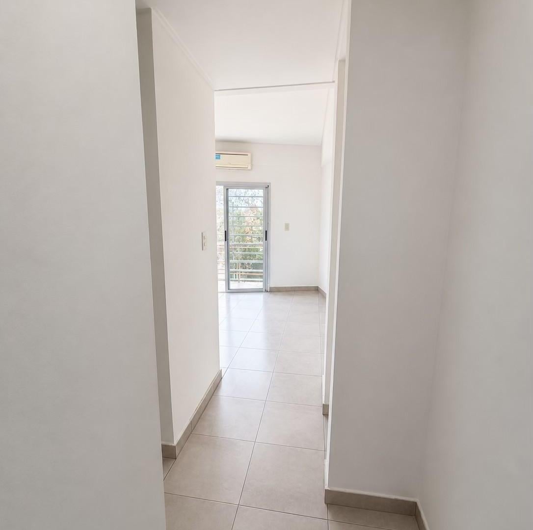 Foto de Departamento de 50 m² con 1 dormitorio en alquiler en Lomas de Zamora, imagen 1