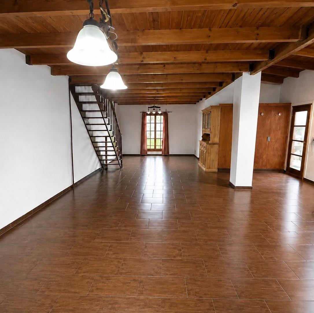 Foto de Casa de 750 m² con 2 dormitorios en alquiler en Llavallol, imagen 2