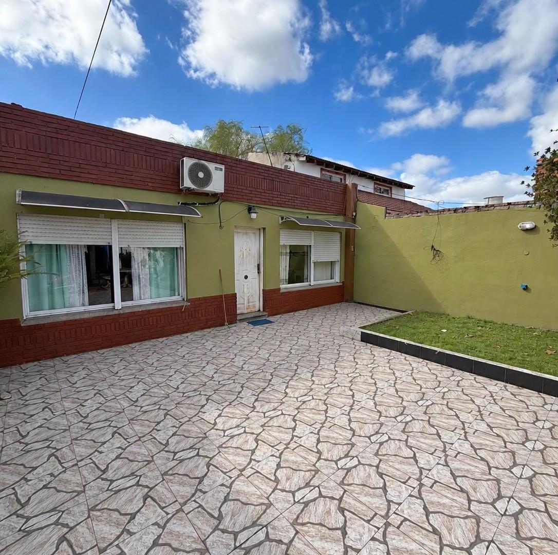 Foto de Casa de 312 m² con 2 habitaciones en venta en Lomas de Zamora, imagen 4