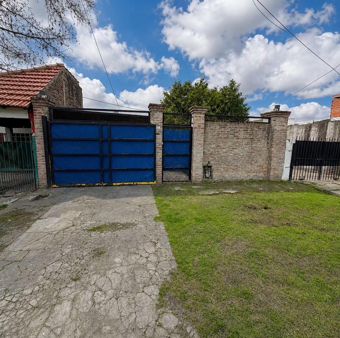 Foto de Casa de 312 m² con 2 habitaciones en venta en Lomas de Zamora, imagen 2