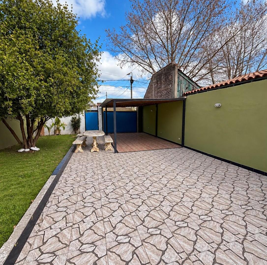 Foto de Casa de 312 m² con 2 habitaciones en venta en Lomas de Zamora, imagen 3
