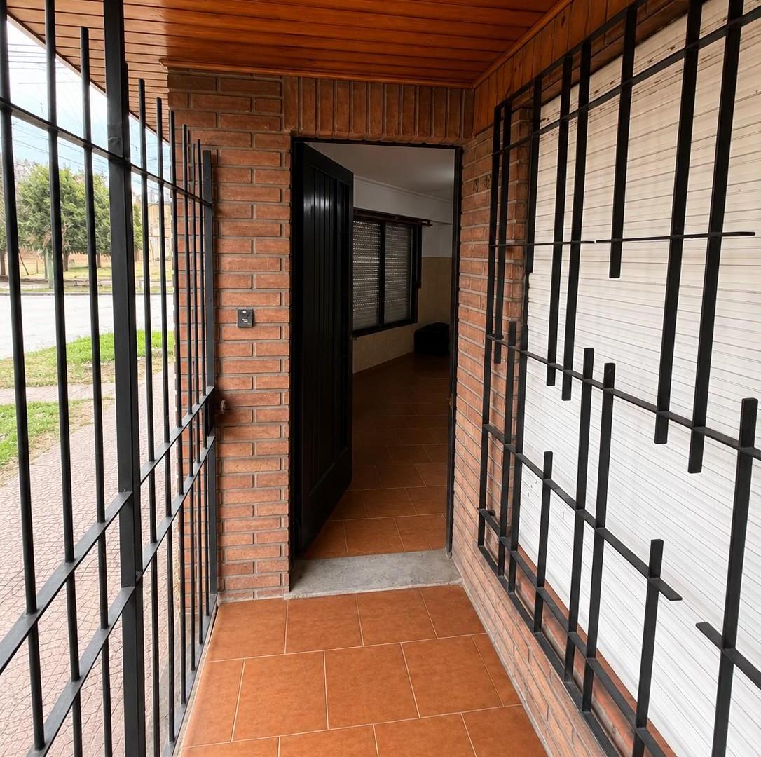 Foto de Casa de 70 m² con 2 dormitorios en alquiler en Lomas de Zamora, imagen 1