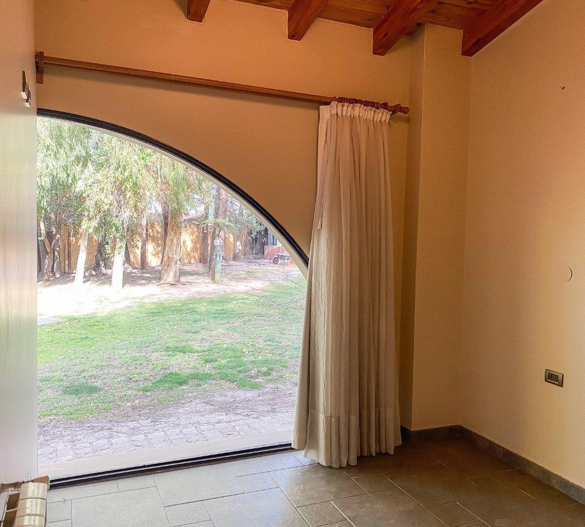 Vende Importante Casa en Carrodilla 3