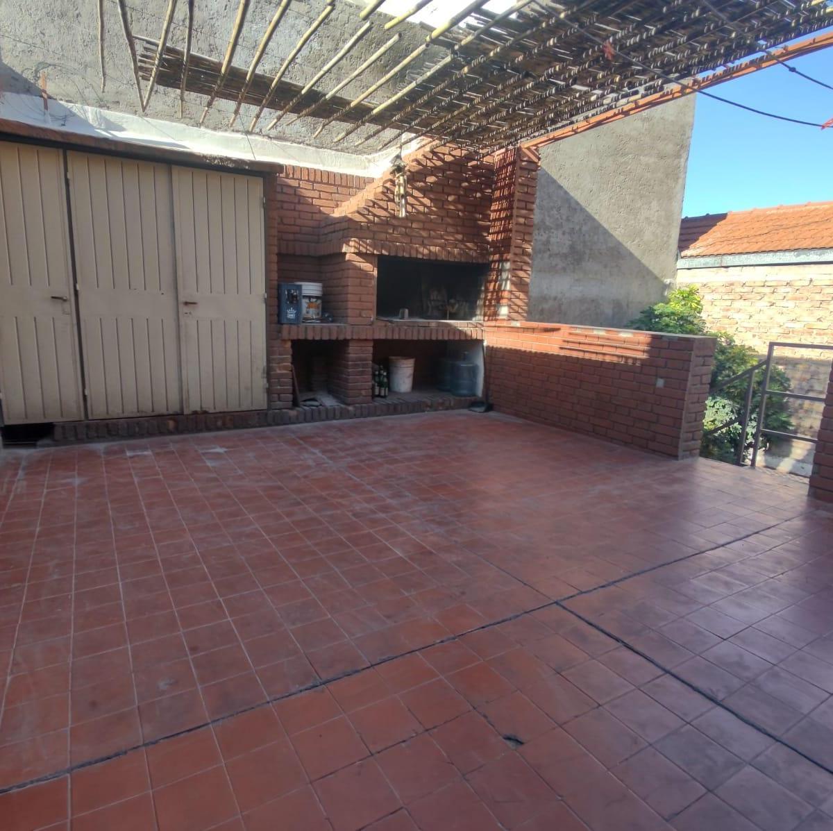 Vende Casa + 2 Locales Comerciales Lateral Costanera 1