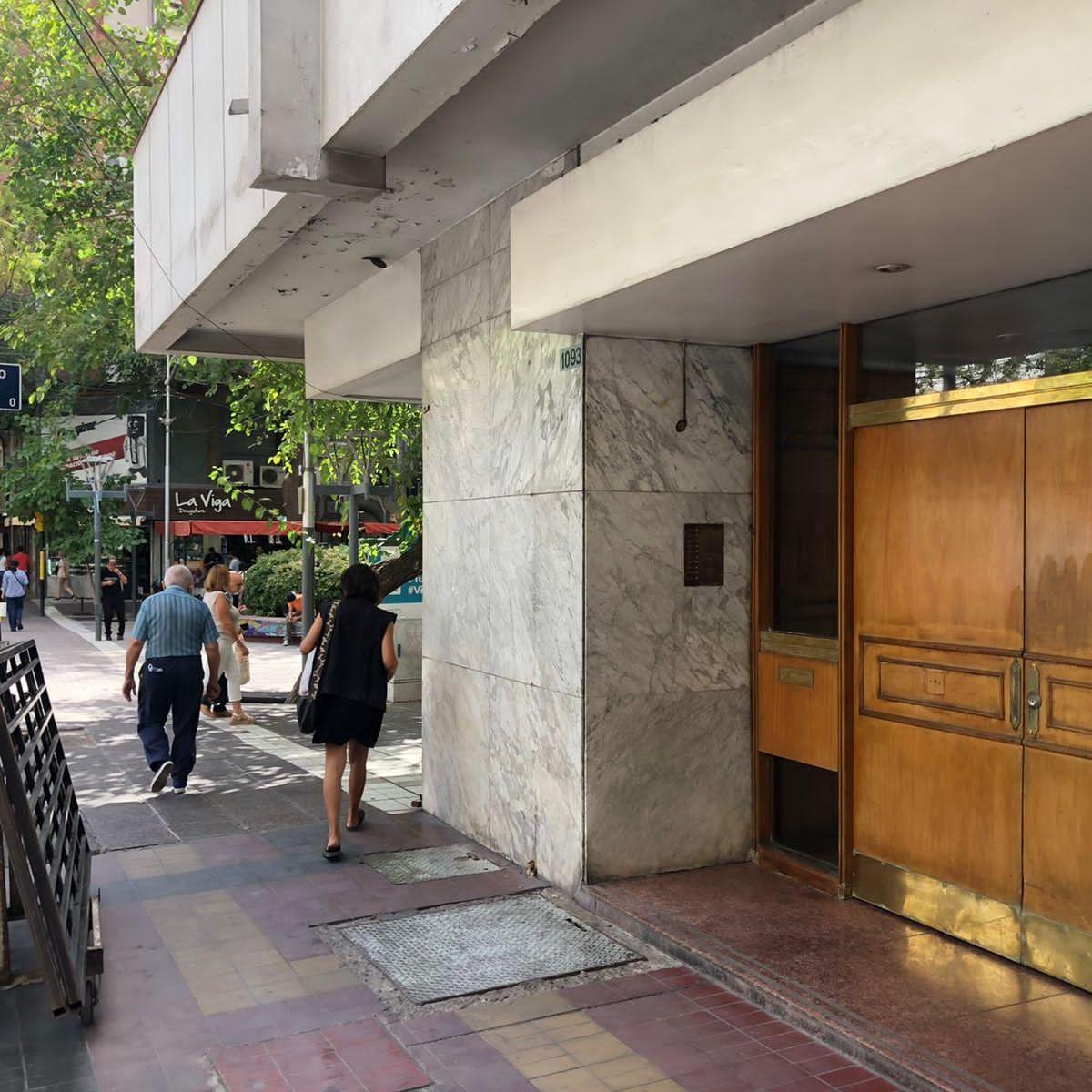 Vende Departamento Sobre 9 de Julio y Peatonal Sarmiento 2