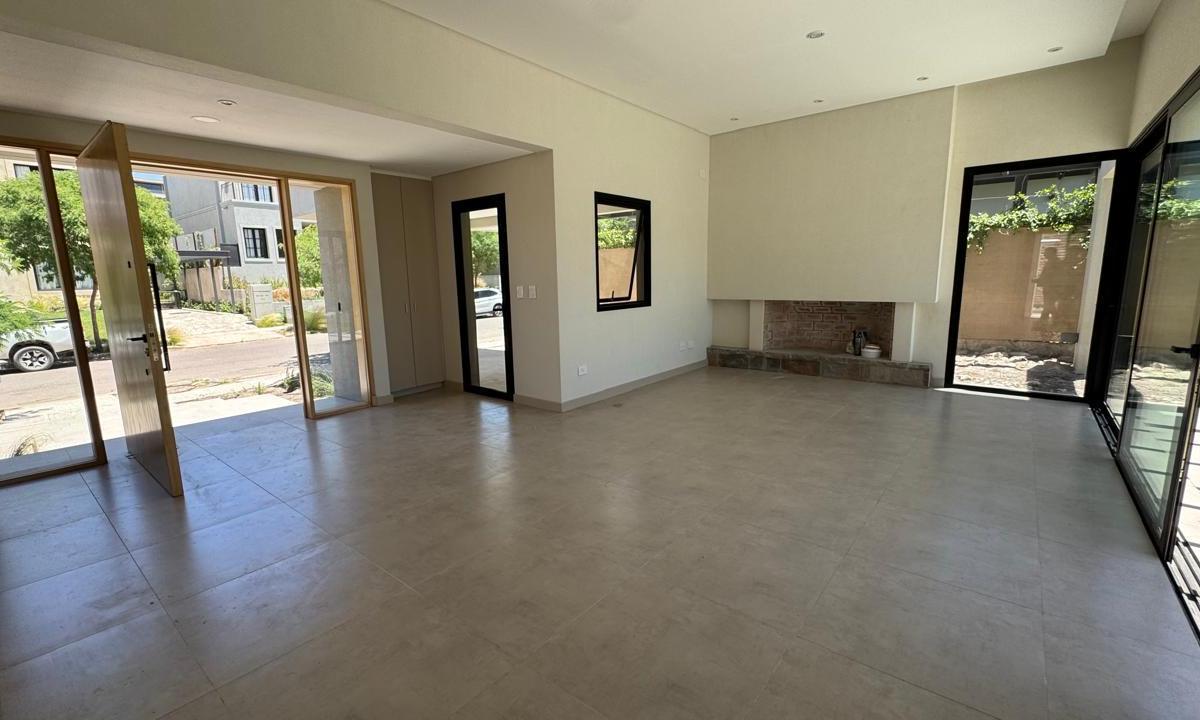 Vende Casa a Estrenar en Aguaribay Barrio Privado 1