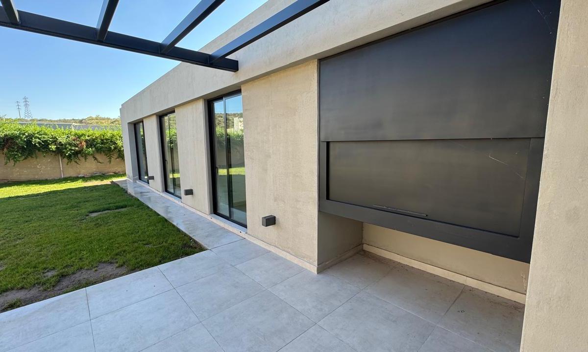 Vende Casa a Estrenar en Aguaribay Barrio Privado 2