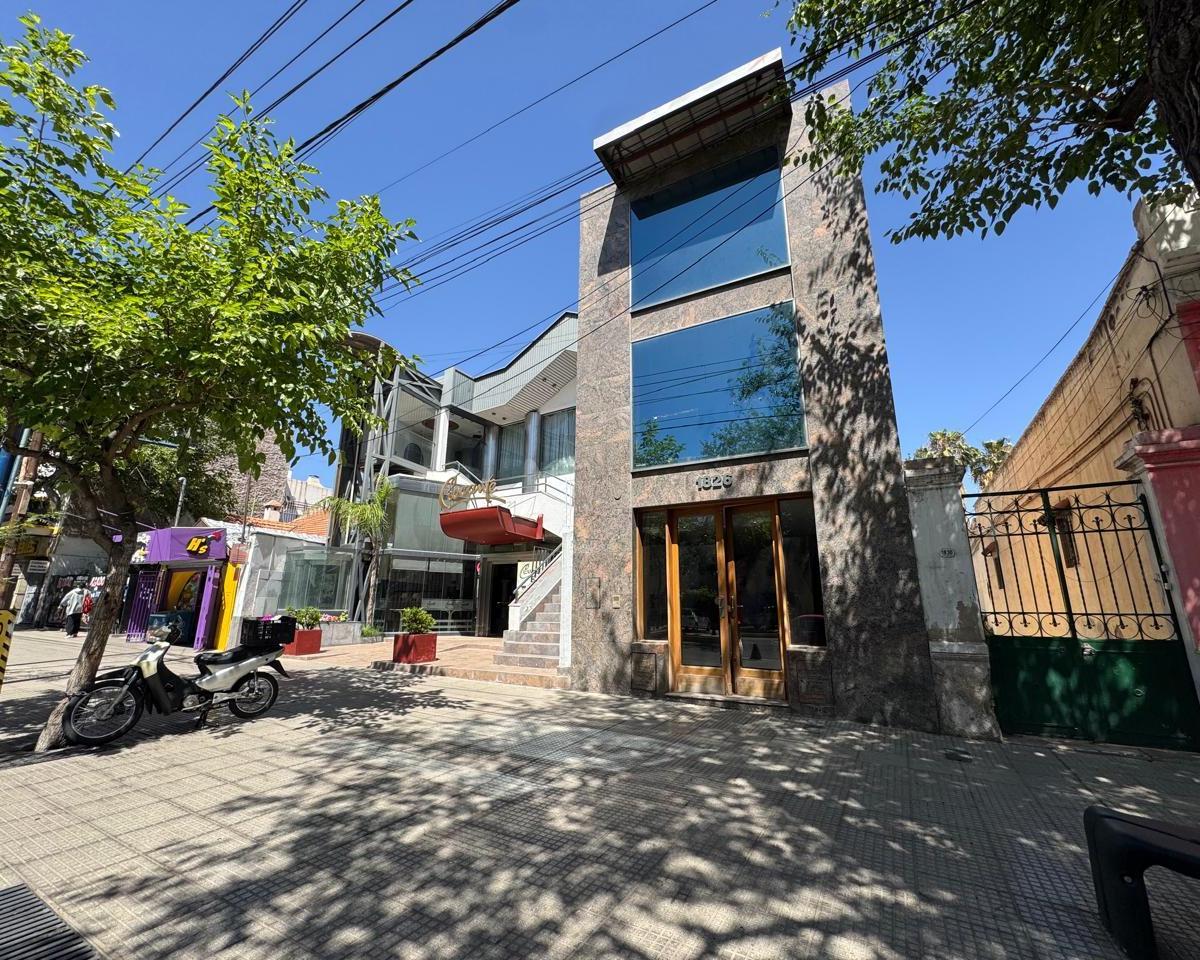 Vende Local Comercial Sobre Calle San Martin Godoy Cruz 1