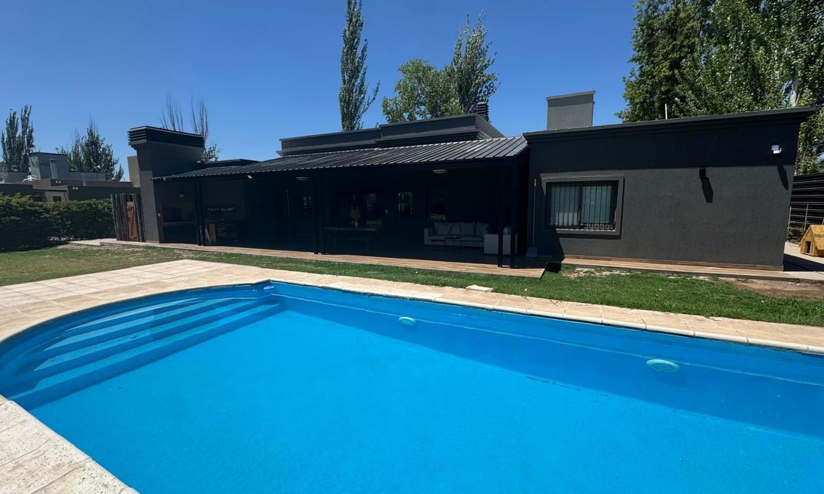 Vende Casa Amoblada en Ranchos de La Merced Barrio Pirvado 1