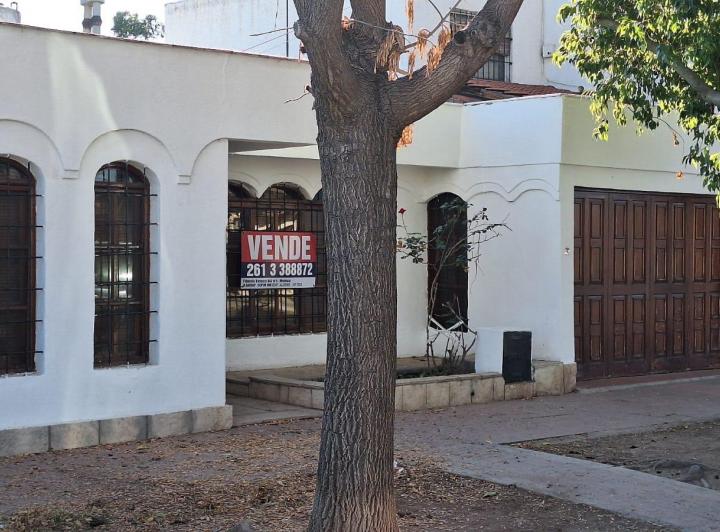 VENDE CASA EN BARRIO UJEMVI - apta crédito hipotecario  5