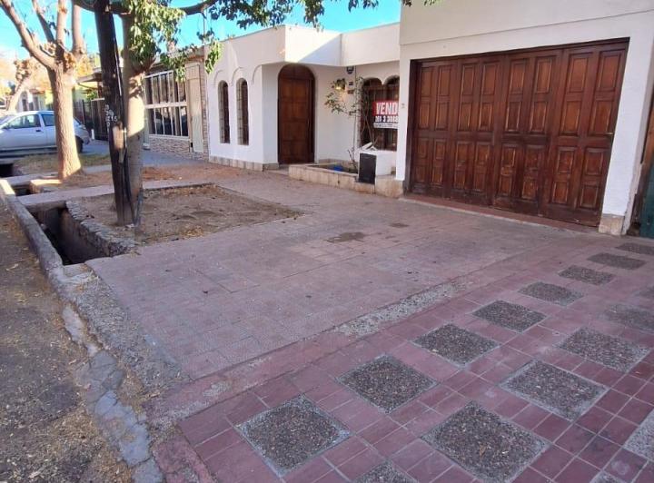 VENDE CASA EN BARRIO UJEMVI - apta crédito hipotecario  3