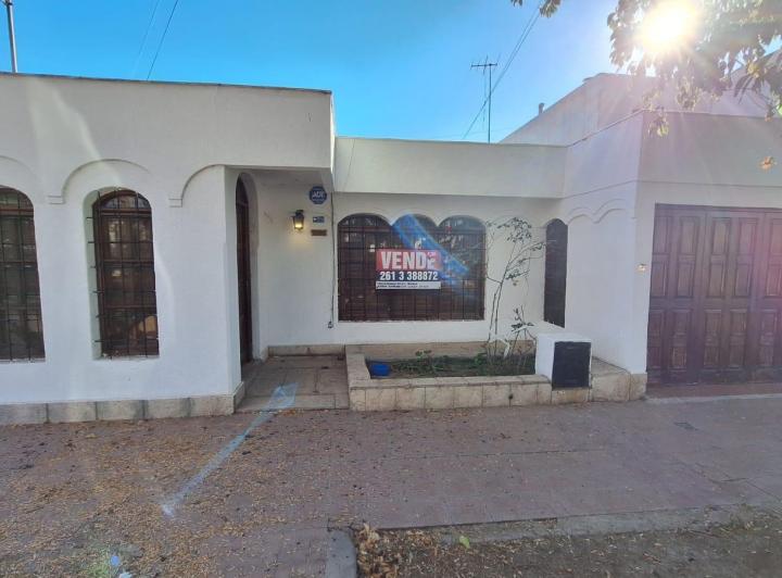 VENDE CASA EN BARRIO UJEMVI - apta crédito hipotecario  4