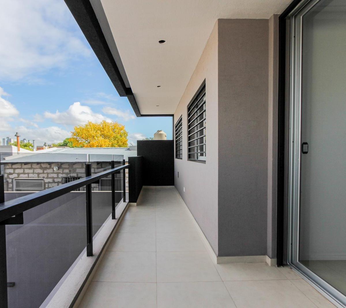 Venta Departamento 3 Ambientes con Terraza Propia 3