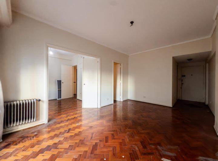 Venta Departamento 3 ambientes con dependencia a refaccionar en Caballito 4