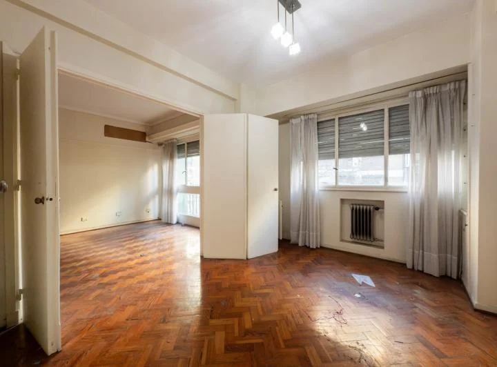 Venta Departamento 3 ambientes con dependencia a refaccionar en Caballito 2