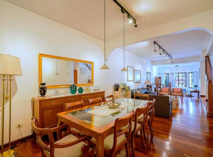Venta Casa 6 ambientes en Caballito con jardín y terraza dep 2