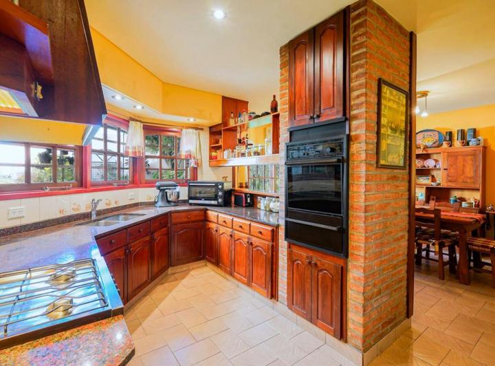 Venta Casa 6 ambientes en Caballito con jardín y terraza dep 5