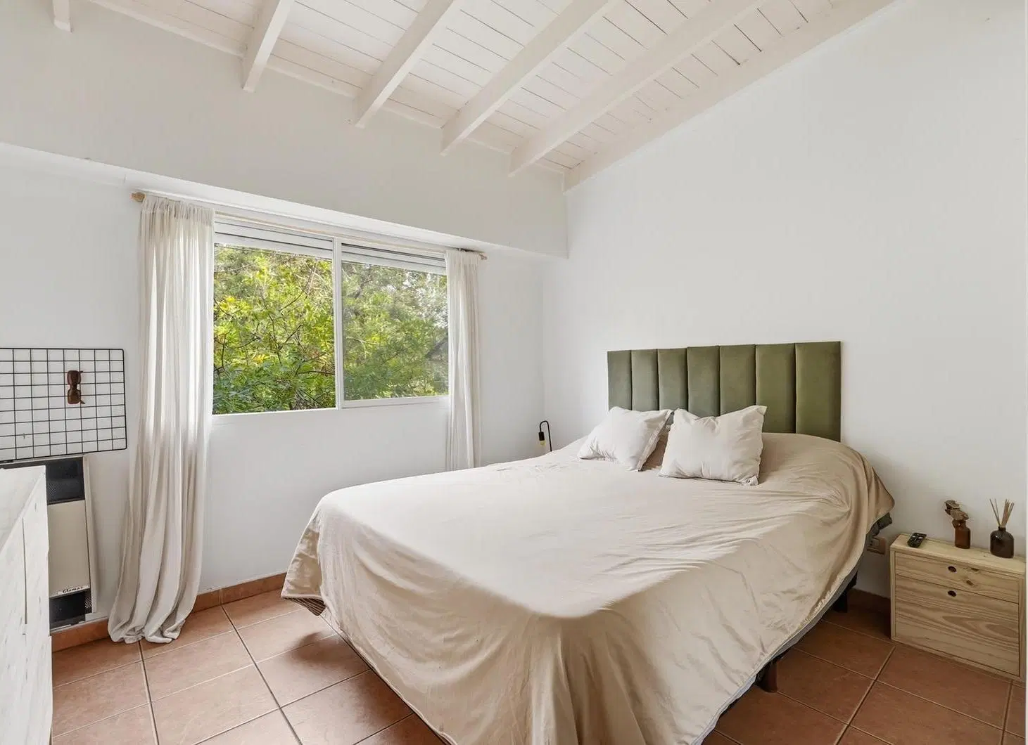 Departamento en venta 3 ambientes con patio frente a plaza Larrazabal 4