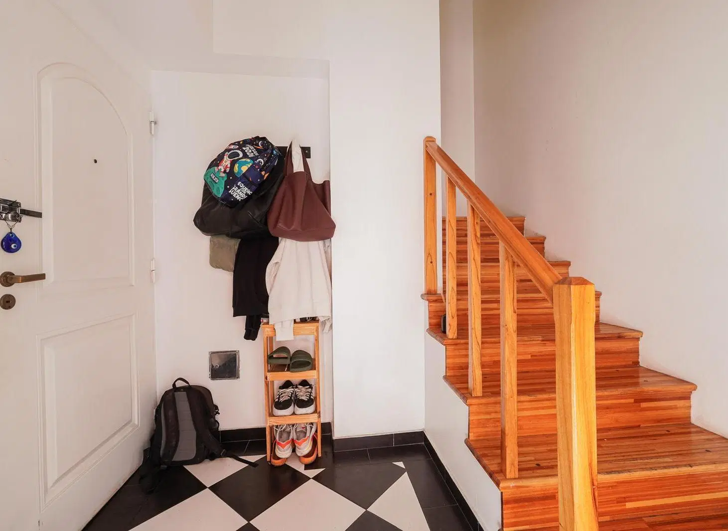 Departamento en venta 3 ambientes con patio frente a plaza Larrazabal 5