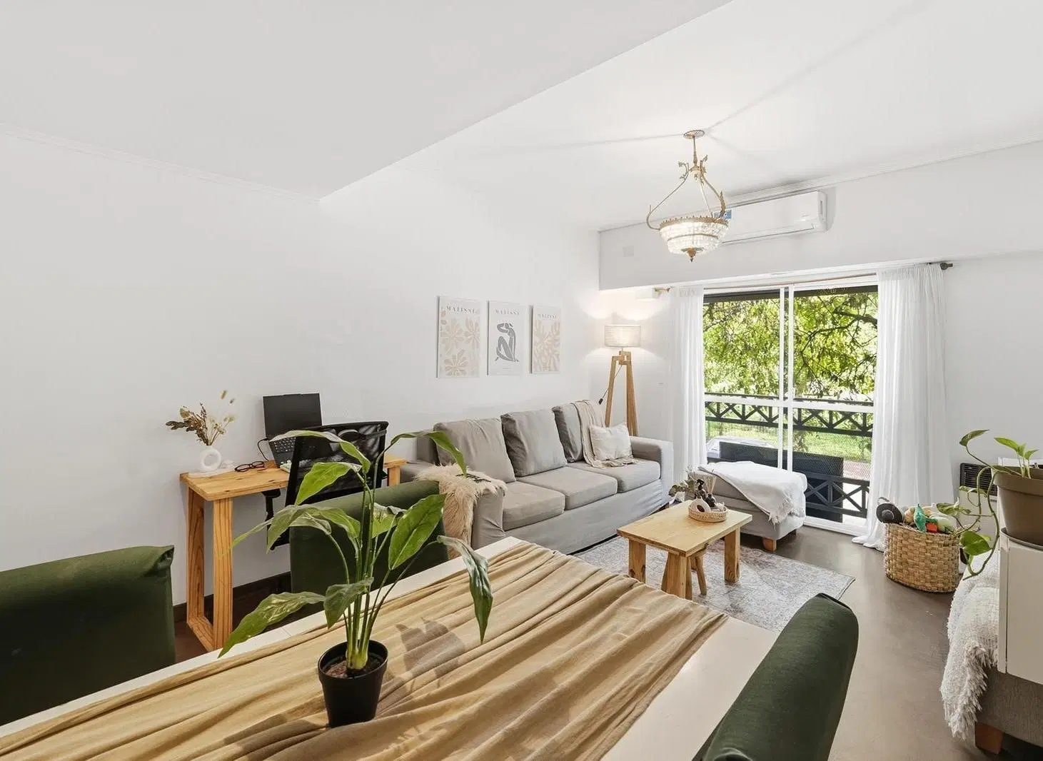 Departamento en venta 3 ambientes con patio frente a plaza Larrazabal 3