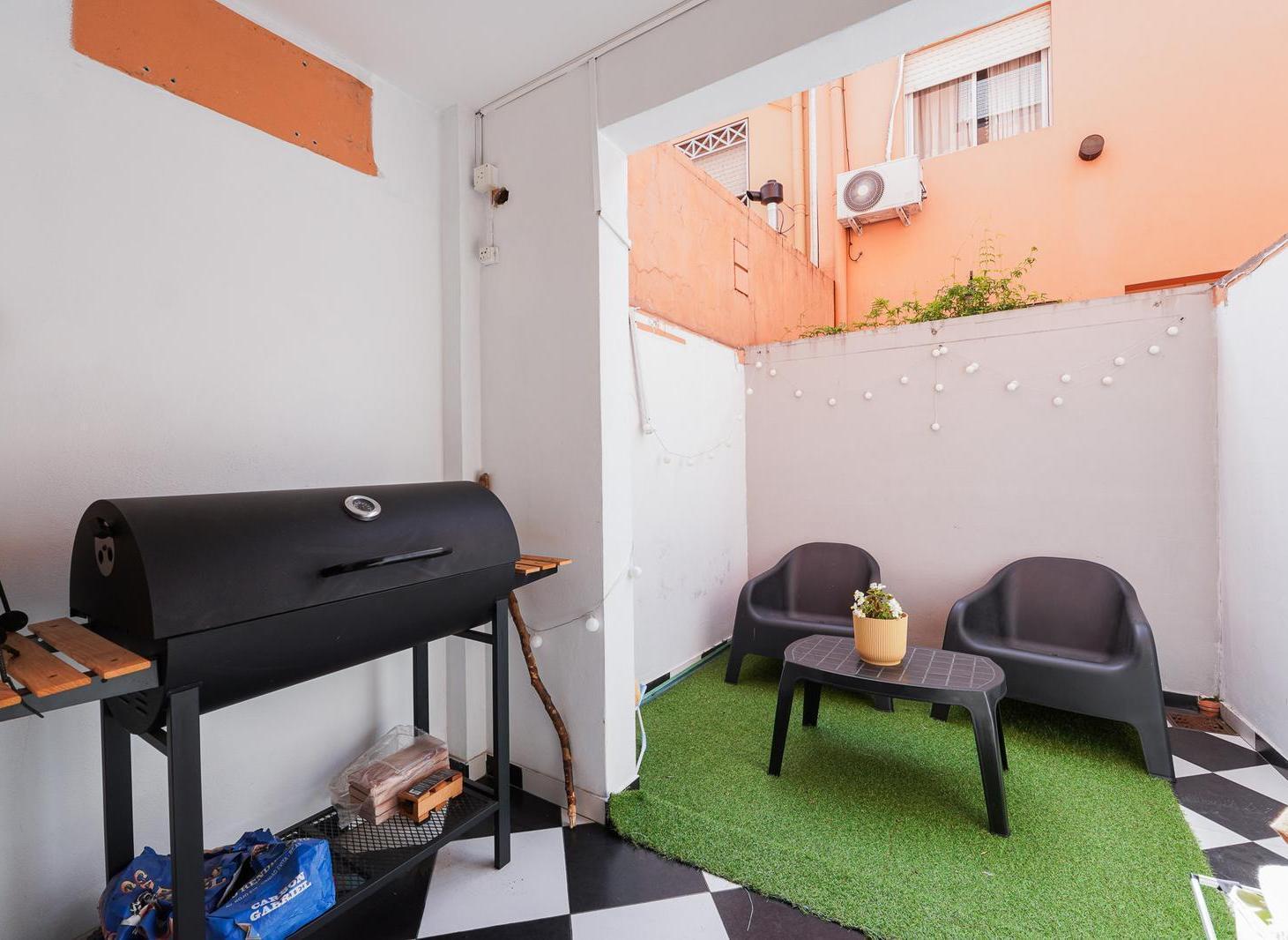 Departamento en venta 3 ambientes con patio frente a plaza Larrazabal