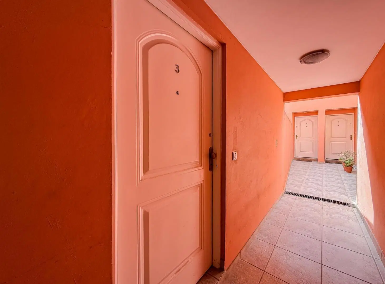 Departamento en venta 3 ambientes con patio frente a plaza Larrazabal 5