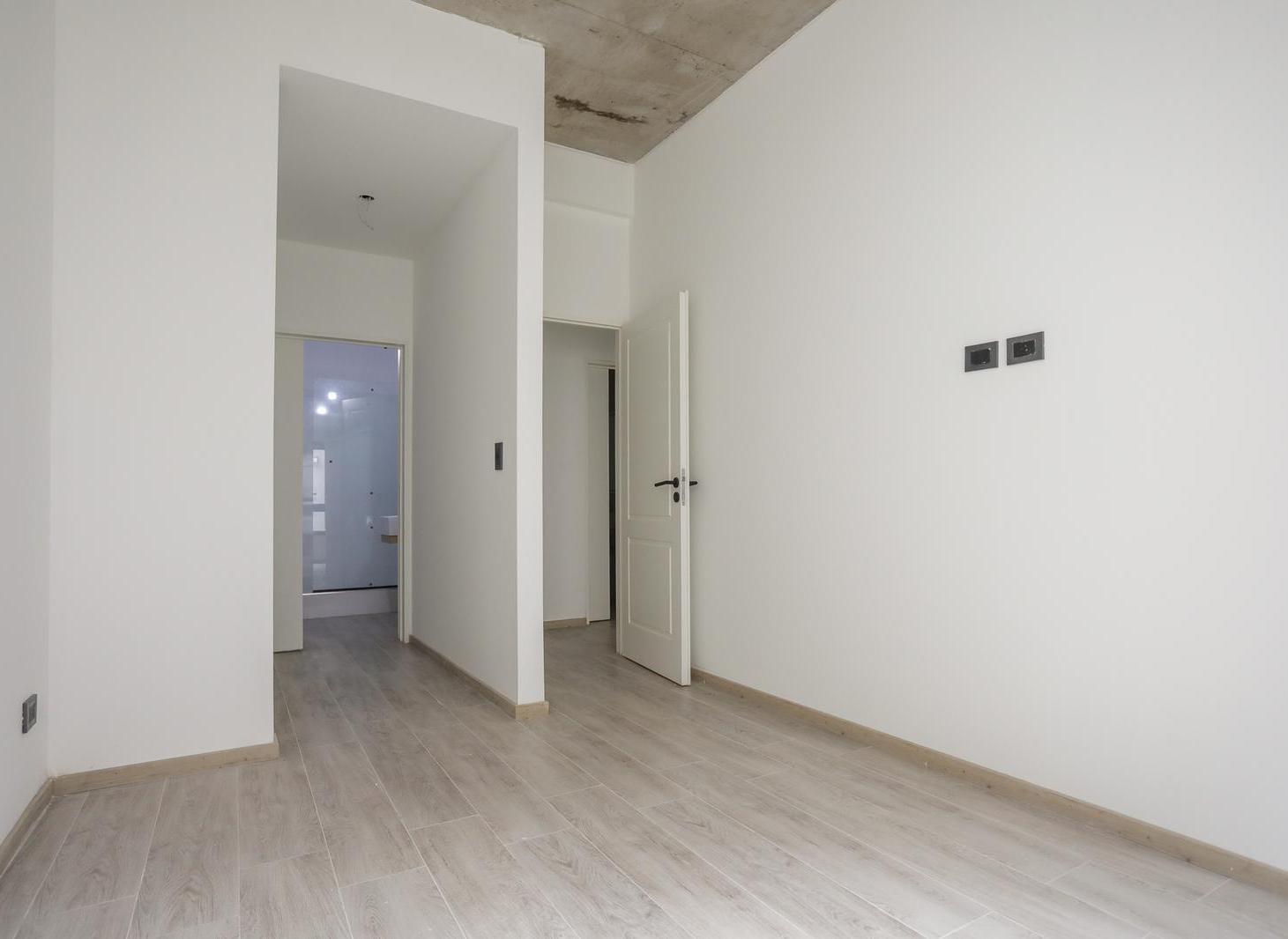 Venta Departamento 3 ambientes Villa Urquiza Cochera Patio Jardin
