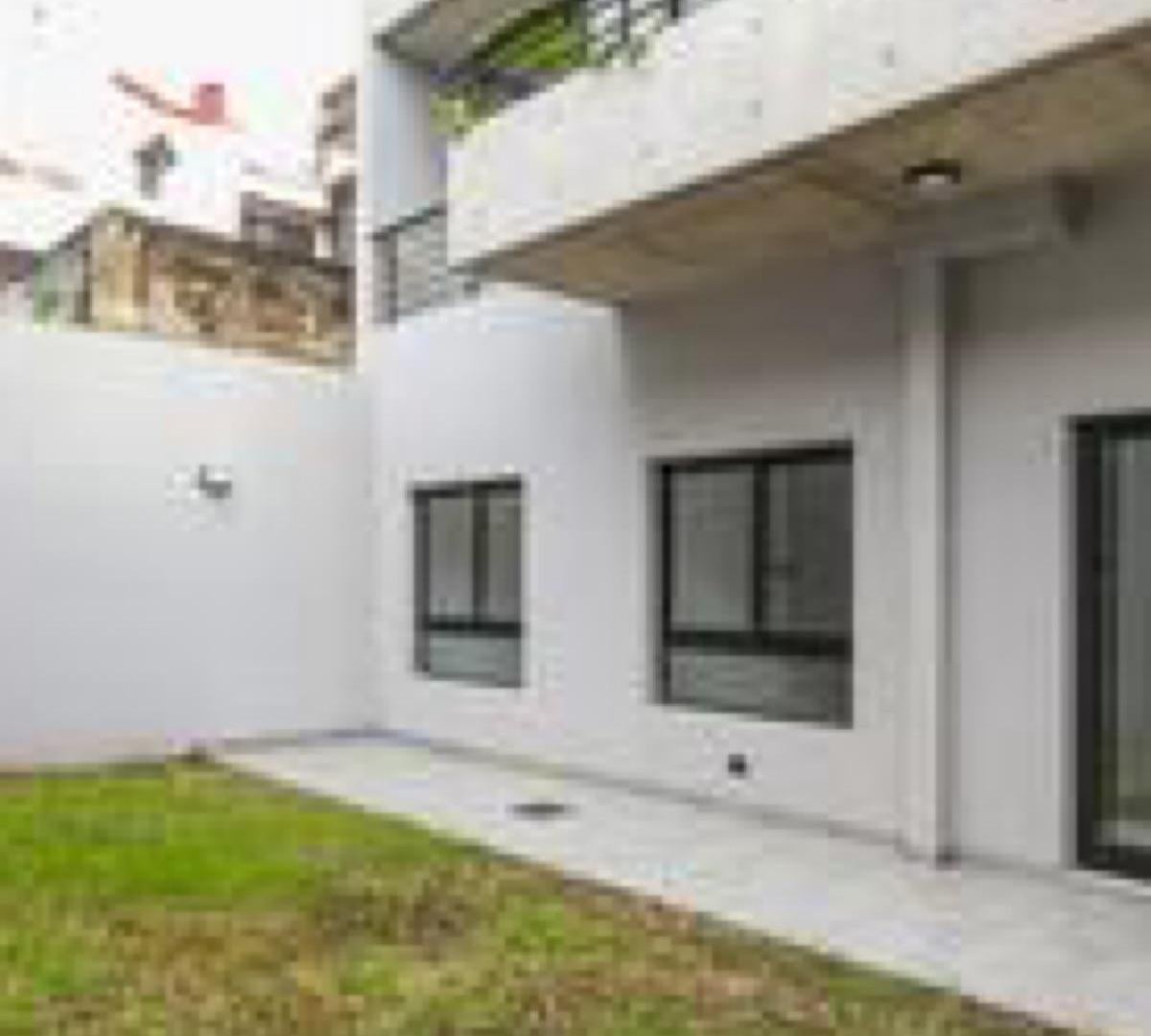Venta Departamento 3 ambientes Villa Urquiza Cochera Patio Jardin