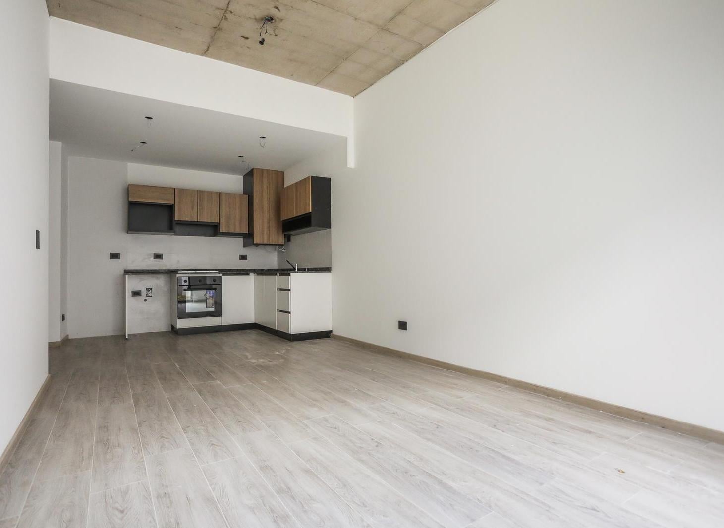 Venta Departamento 3 ambientes Villa Urquiza Cochera Patio Jardin