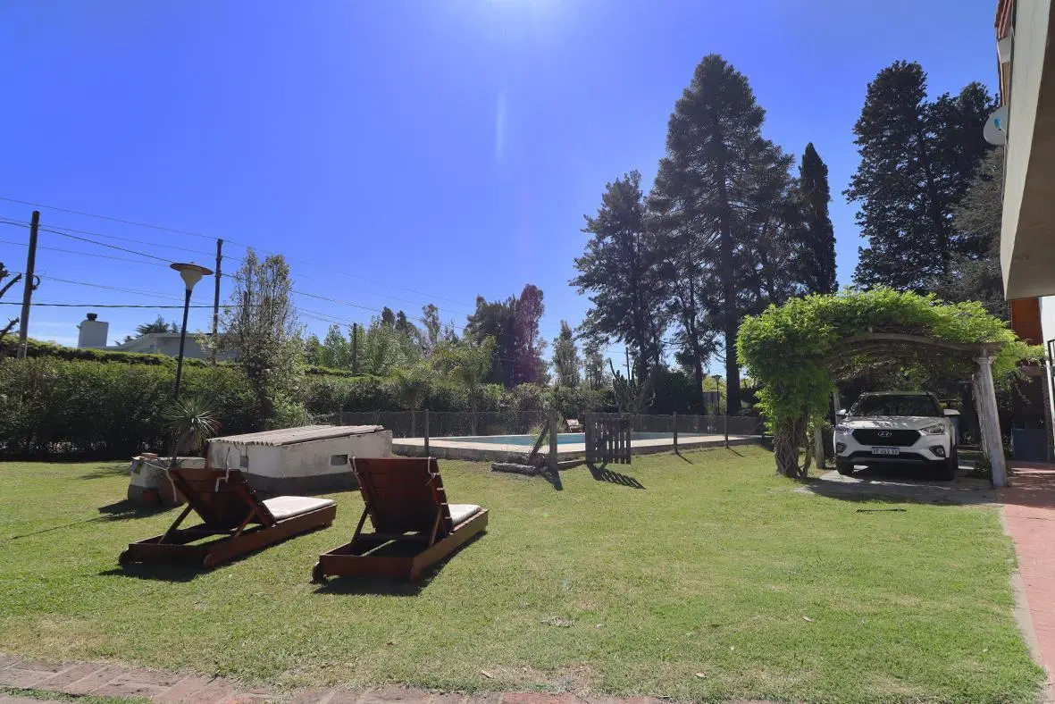 Venta Casa Quinta 4 ambientes con piscina, quincho y jardin en General Rodríguez 1
