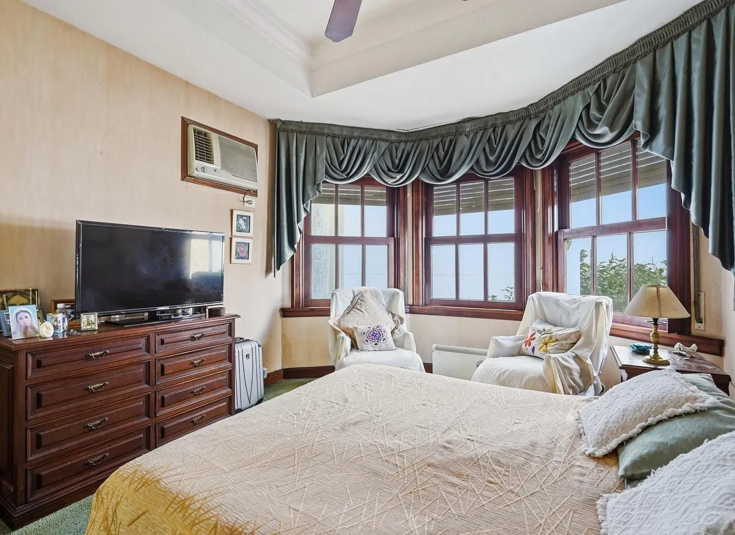 Casa estilo ingles de 6 ambientes lista para vivir 2
