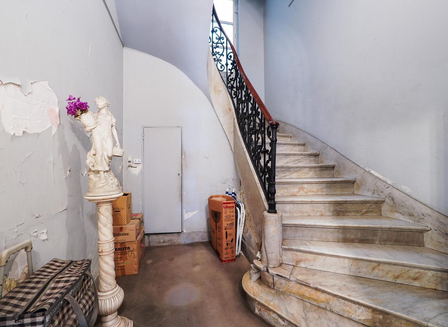 Foto de VENTA PH 10 AMBIENTES EN MONSERRAT SIN EXPENSAS GRAN POTENCIAL apto profesional, imagen 3